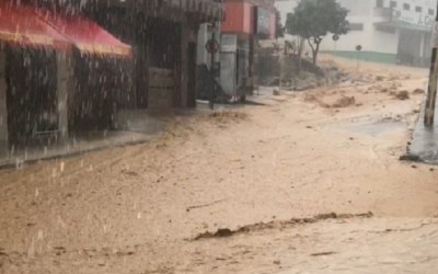 Temporal causa alagamentos na RMS e deixa moradores desabrigados em cidade no sudoeste 