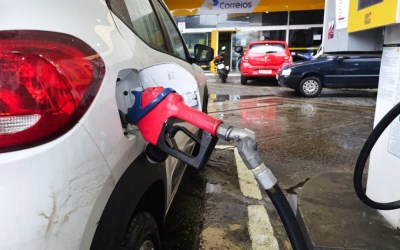 Acelen anuncia novo aumento no preço da gasolina