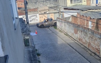 Corpo é encontrado com marcas de tiros na rua dos Humildes em Santo Antônio de Jesus