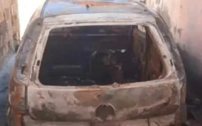 Enciumada, mulher incendeia carro e casa do ex em Guanambi